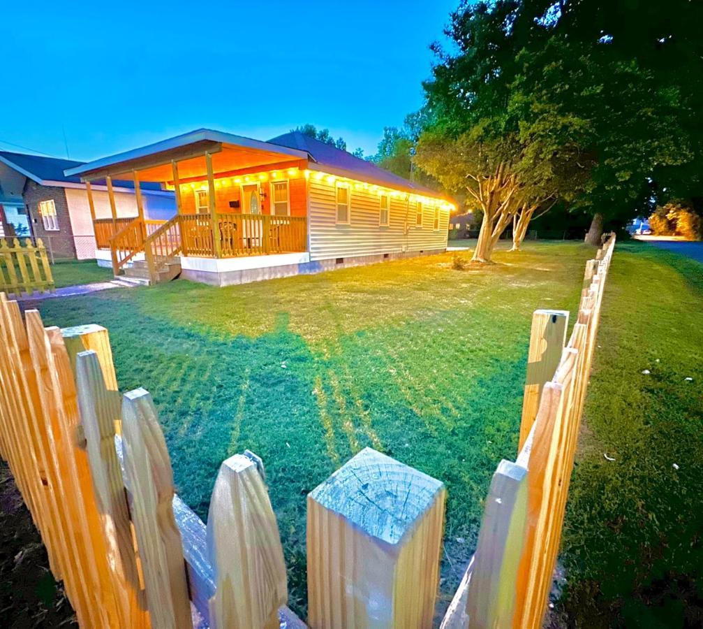 Cottage In Heart Of Colonial Beach, 7 Mins Walk To The Beach Exterior photo