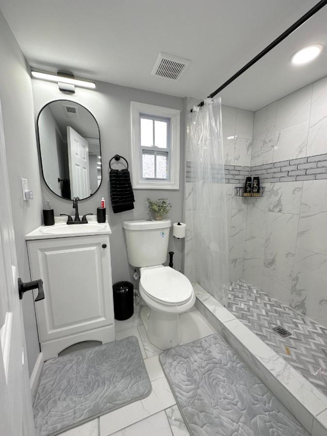 Cottage In Heart Of Colonial Beach, 7 Mins Walk To The Beach Exterior photo